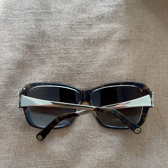 Elegant Black Sunglasses